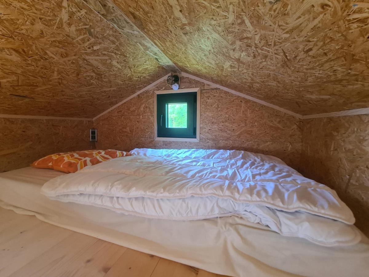 Camping A La Ferme - Hebergements Insolites Cerisy-la-Foret ภายนอก รูปภาพ