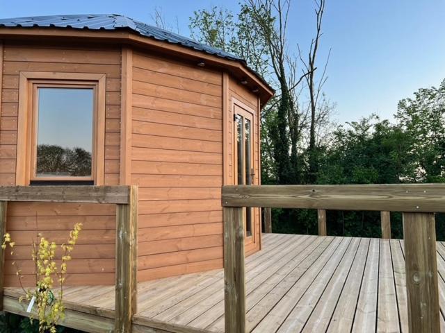 Camping A La Ferme - Hebergements Insolites Cerisy-la-Foret ภายนอก รูปภาพ